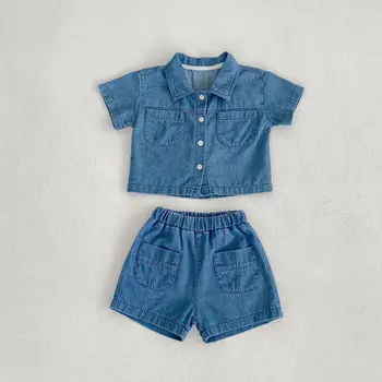 Летняя одежда Для младенцев, классическая джинсовая рубашка с карманами, костюм для мальчиков и девочек, однотонные топы с короткими рукавами + джинсы, комплект из 2 предметов, хлопковая тонкая блузка для малышей